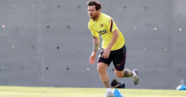 Messi, Barcelona&#039;da kalma kararını kulüp yönetimini eleştirerek açıkladı