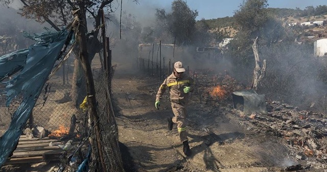 Midilli&#039;deki Moria kampında tekrar yangın çıktı