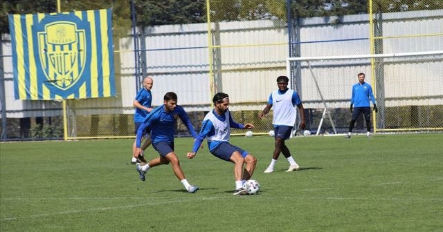 MKE Ankaragücü&#039;nün yeni transferi Alper Potuk ilk antrenmanına çıktı