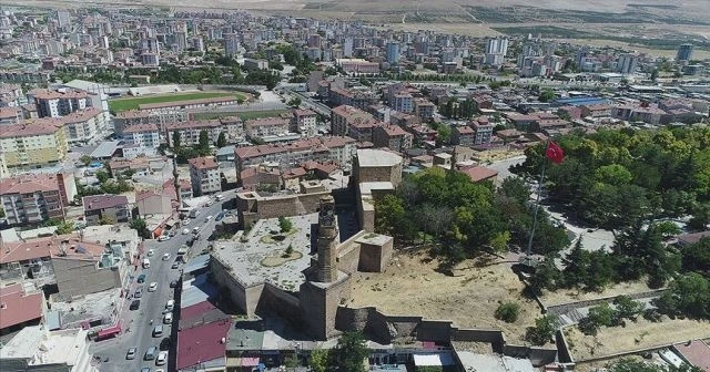 Niğde'de kamu kurum ve kuruluşlarında mesai düzenlemesine gidildi