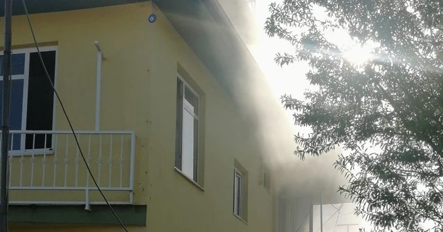 Ocakta unutulan yemek, mutfağı yaktı