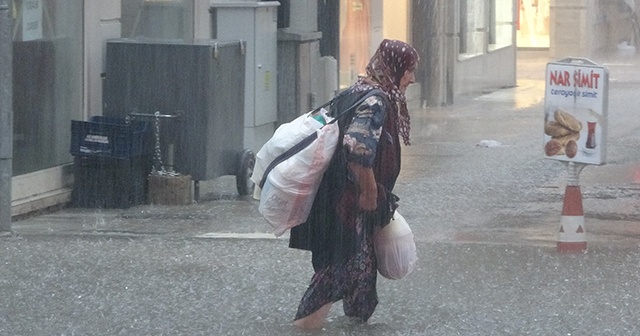 Ordu’da sağanak hayatı felç etti