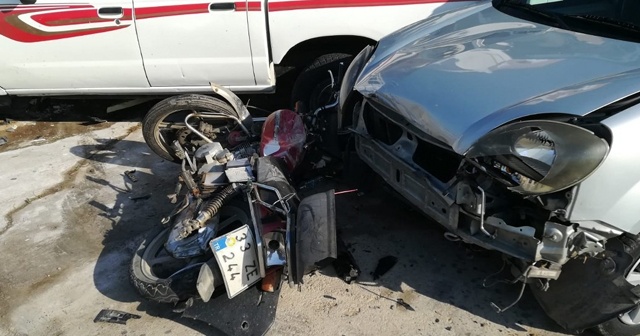 Otomobilin çarptığı motosiklet sürücüsü hayatını kaybetti