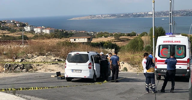 Otomobilin içerisinde silahla vurulmuş şekilde bulundu