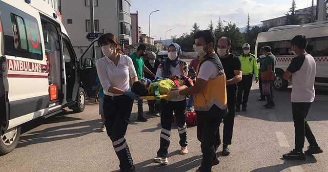 Oynarken yola fırlayan çocuk arabaya çarptı