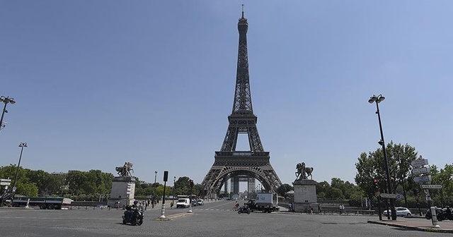 Paris’te korkutan patlama sesi