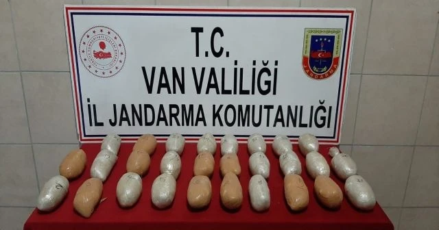 Park halindeki bir araçaçtan 14 kilo 498 gram eroin ele geçirildi