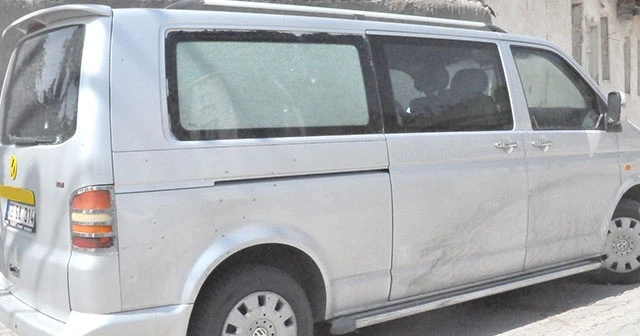 Rastgele açılan ateş park halindeki araca zarar verdi