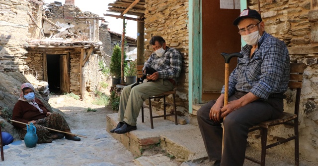 Sadece 5 kişinin yaşadığı &#039;kendinden sosyal mesafeli&#039; köy