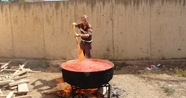 Salça yapan vatandaş ölümden kıl payı kurtuldu