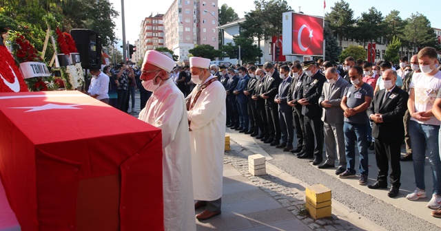 Şehit polis memuru Onur Küçük son yolculuğuna uğurlandı