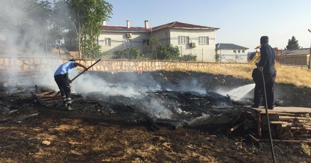 Siirt’te bahçede çıkan yangın evlere sıçramadan söndürüldü