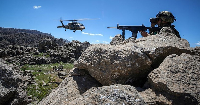 Şırnak&#039;ta 5 PKK&#039;lı terörist güvenlik güçlerine teslim oldu