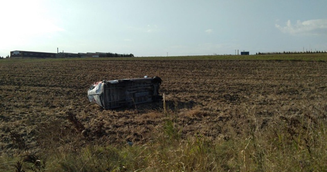 Tekirdağ&#039;da araç tarlaya uçtu: 2 yaralı