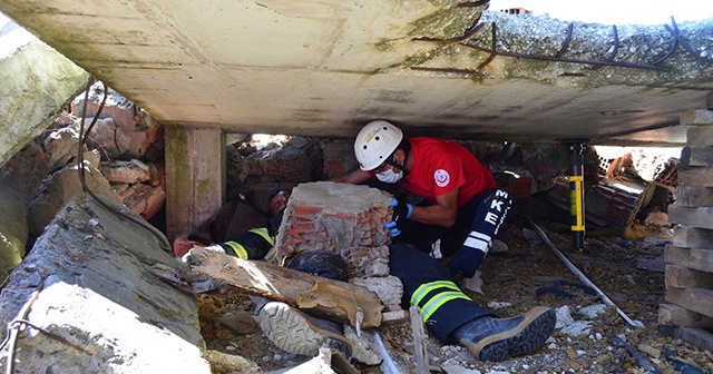 Tekirdağ’da deprem tatbikatı gerçeğini aratmadı