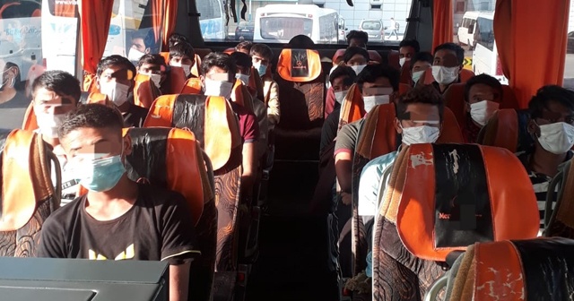 TEM Otoyolunda otobüs içerisinde 21 düzensiz göçmen yakalandı