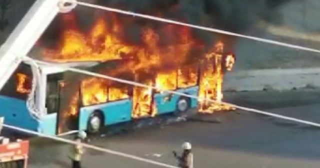 Tuzla’da özel halk otobüsü alev topuna döndü