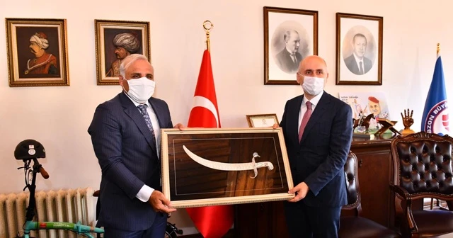 Ulaştırma ve Alt Yapı Bakanı Adil Karaismailoğlu Trabzon'da Büyükşehir Belediyesi'nin çalışmaları ile ilgili bilgi aldı