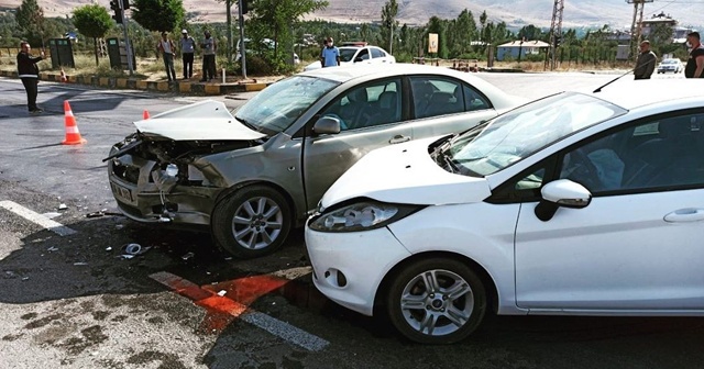 Van&#039;da trafik kazası: 2 yaralı