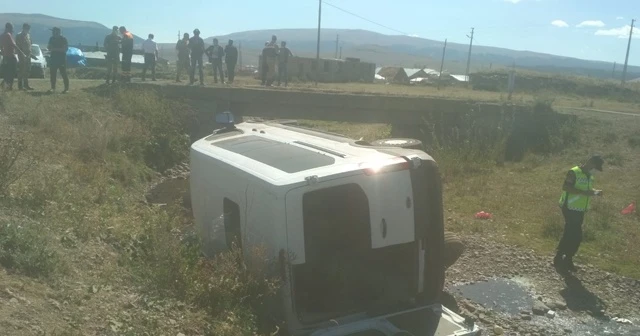 Veterinerleri taşıyan araç şarampole düştü: 4 yaralı