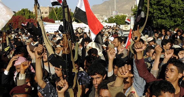 Yemen&#039;de BAE destekli güçler göstericilere ateş açtı