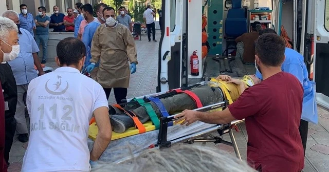 Yolcu minibüsü ile kamyon çarpıştı: 1 ölü, 19 yaralı