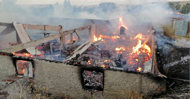 Yozgat&#039;ta kereste fabrikası yanarak kül oldu