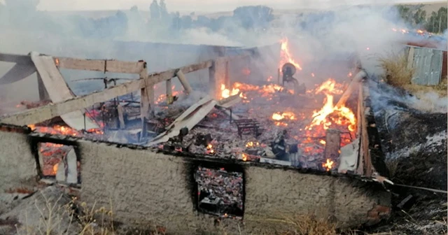 Yozgat&#039;ta kereste fabrikası yanarak kül oldu