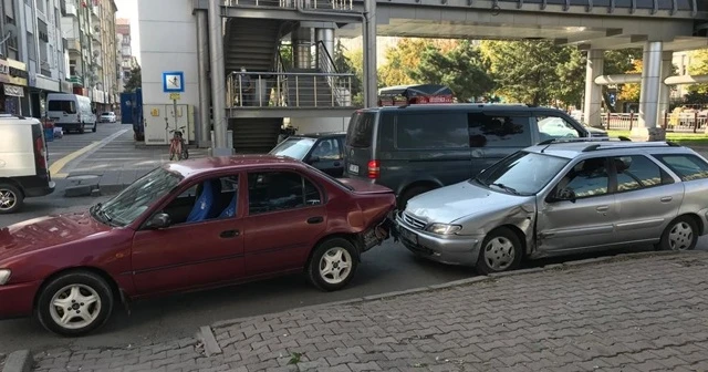 5 aracın karıştığı zincirleme kazada şans eseri yaralanan olmadı