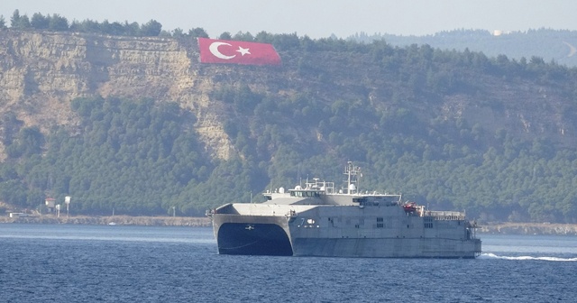 ABD yüksek hızlı transfer gemisi Çanakkale Boğazı&#039;ndan geçti