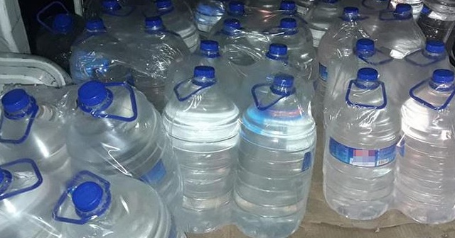 Adana&#039;da kaçak 1360 litre etil alkol ile sahte 418 litre içki ele geçirildi