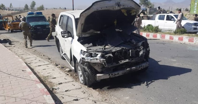 Afganistan&#039;da valinin konvoyuna bombalı saldırı: 8 ölü