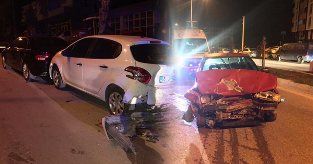 Alkollü sürücü park halindeki otomobile çarptı: 1 yaralı