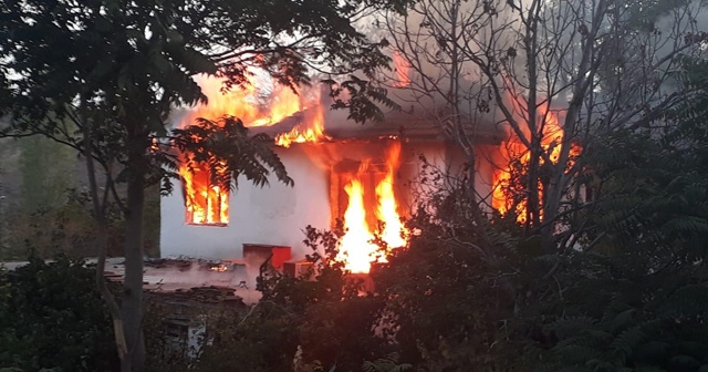 Ankara&#039;da gecekondu yangını