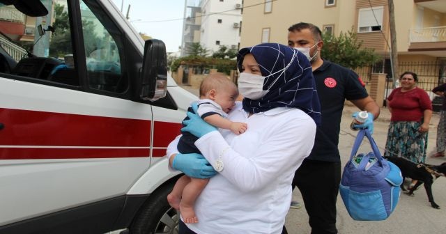 Annesinin terk ettiği bebek babasına teslim edildi