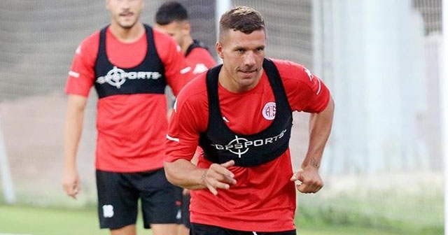 Antalyaspor’da Podolski ilk 11’e dönüyor