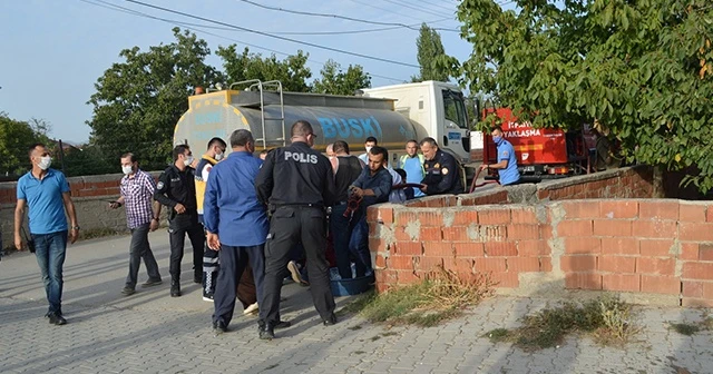 Ayağında zincirle alevler arasında kalan çocuğu itfaiye kurtardı