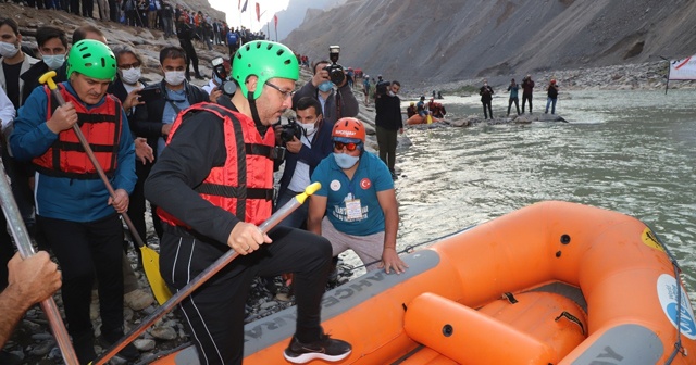 Bakan Kasapoğlu, Zap Nehri&#039;nde rafting yaptı