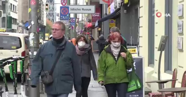 Berlin’de ilk kez sokakta maske zorunluluğu geldi