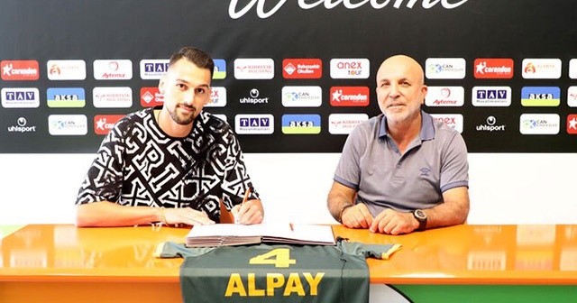 Beşiktaşlı genç stoper Alpay Çelebi, Alanyaspor’da