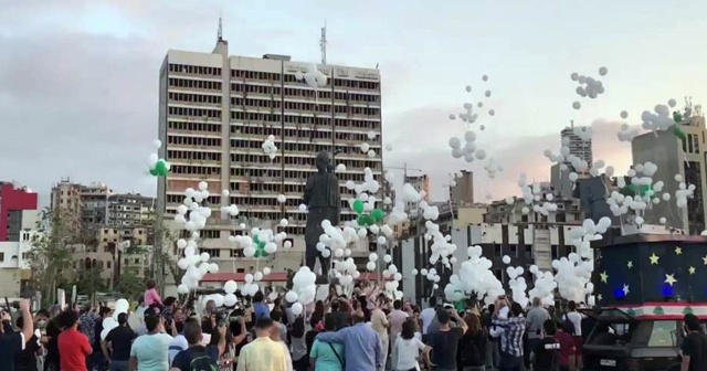 Beyrut’taki patlamada hayatını kaybedenlerin ailesinden “balonlu” anma