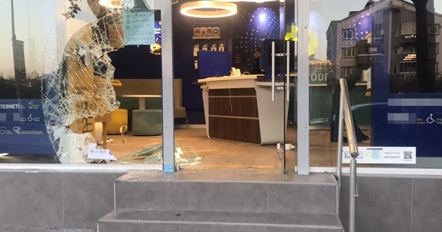 Biri bekledi, diğerleri bir dakikada 100 bin liralık soygun yaptı