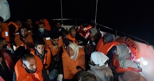 Türk kara sularına geri itilen 67 yabancı uyruklu kurtarıldı