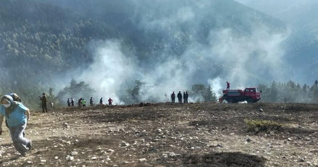 Bolu’da, orman yangını büyümeden söndürüldü