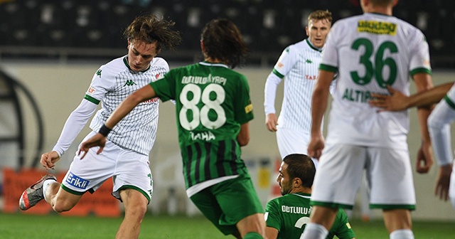 Bursaspor topu rakibe bırakıyor