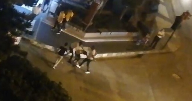 Cadde ortasında kick boks müsabakasını aratmayan kavga