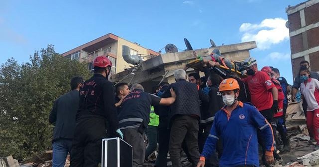 Çevre illerden İzmir&#039;e çok sayıda itfaiye ve kurtarma ekibi gönderildi