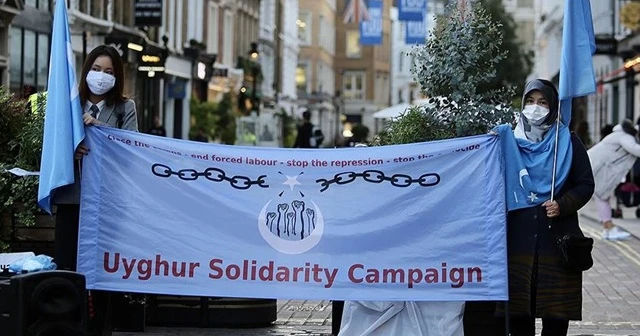 Çin, Ulusal Günü'nde Londra'da protesto edildi