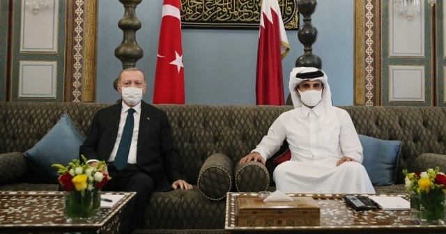 Cumhurbaşkanı Erdoğan Katar&#039;da Al Sani ile bir araya geldi