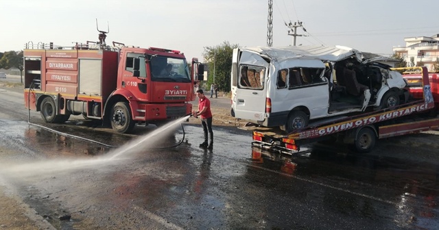 Diyarbakır&#039;da tekstil işçilerini taşıyan servis devrildi: 10 yaralı